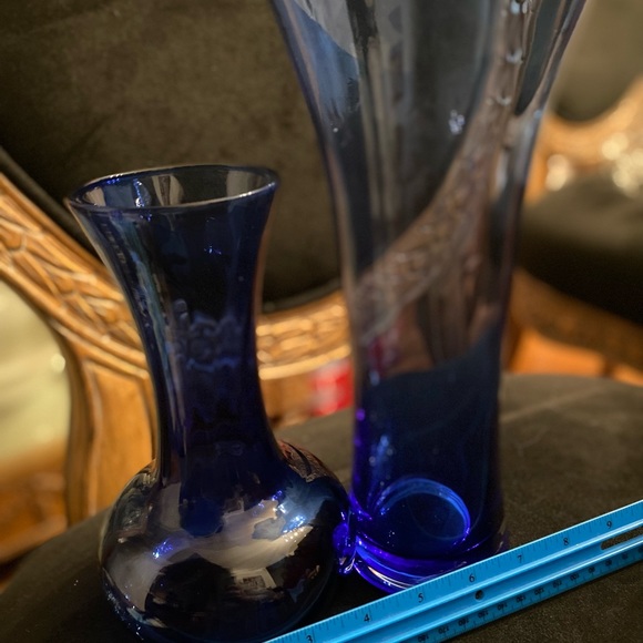 Two Blue glass flower vases. - Picture 8 of 9